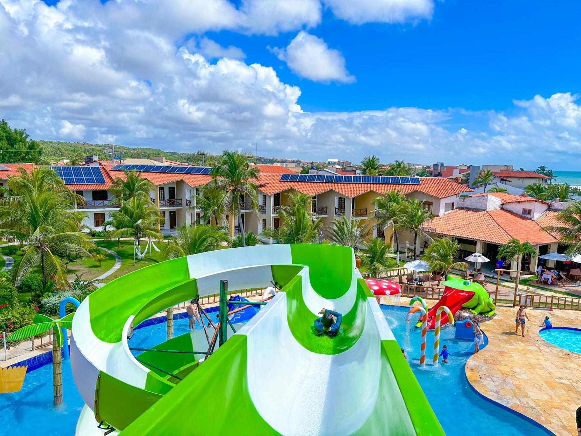 Jangadeiro - Parque Aquatico E Pe Na Areia
