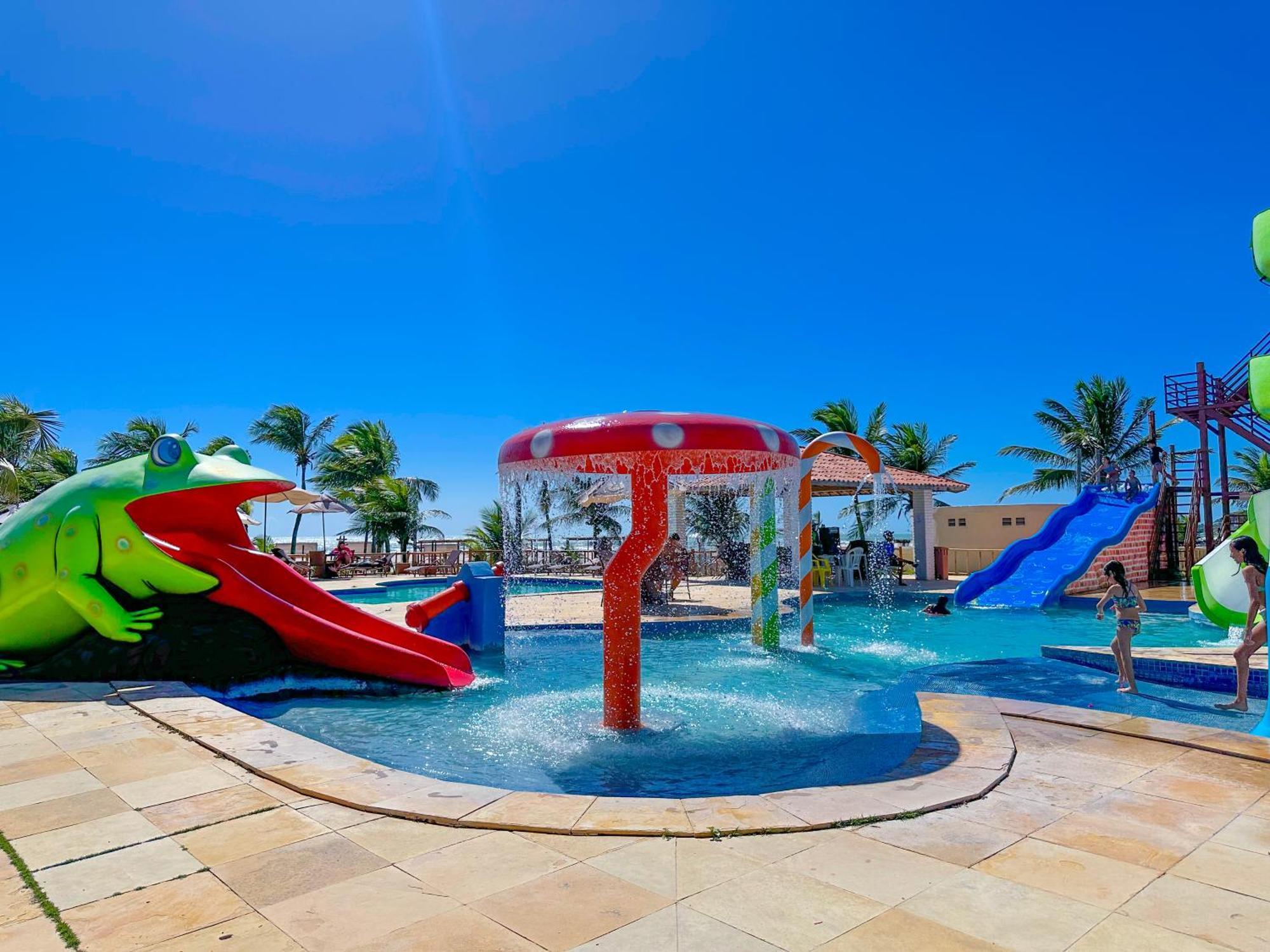 Jangadeiro - Parque Aquatico E Pe Na Areia